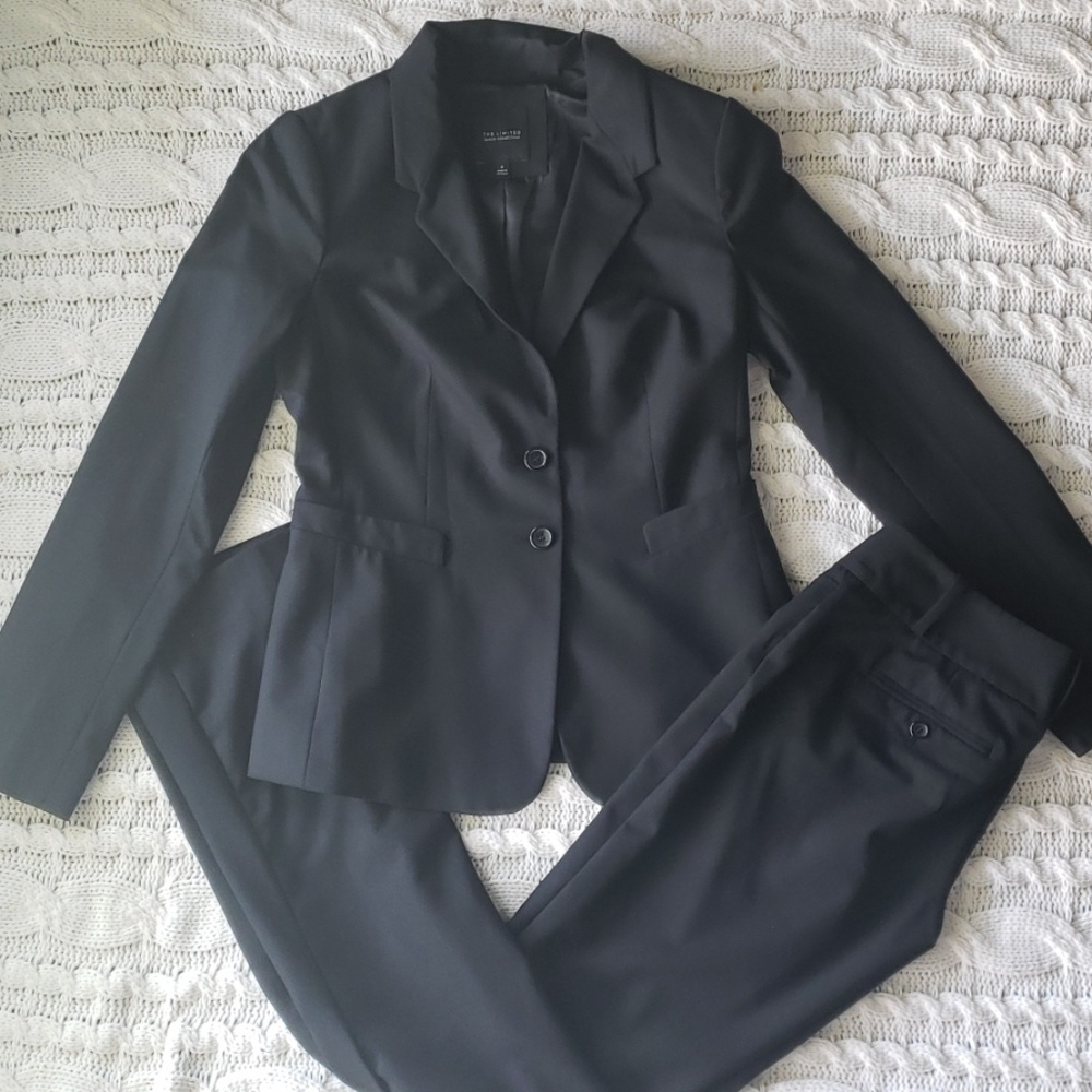 The limited women's black collection suit. Long